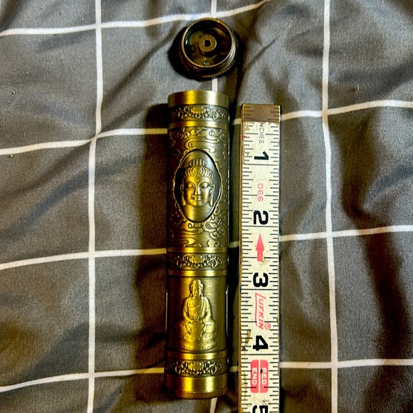 VINTAGE beautifully detailed eastern brass cylindrical container - Picture 4 of 5